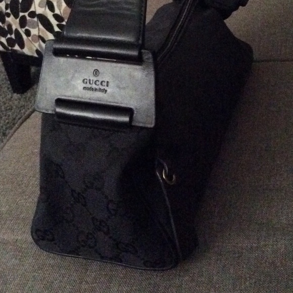Authentic Gucci Shoulder Handbag - Picture 5 of 10